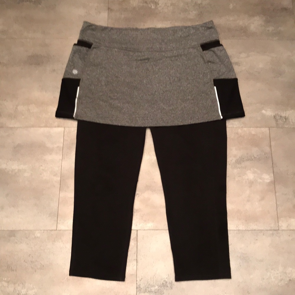 Athleta Be Free 2 in 1 Capri
